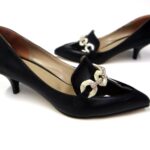 حذاء نسائي كلاسيكي