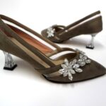 حذاء نسائي كلاسيكي