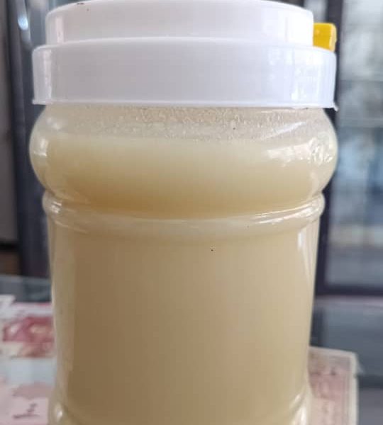 سمنة عربية طبيعية وصحية 100% التغليف(تنك): متوفرة بأحجام مختلفة: 16 كغ، 10 كغ، 5 كغ. المحتويات الغذائية: السعرات الحرارية: 150 سعرة حرارية الدهون الكلية: 7 غرام (0%) الدهون المشبعة: 1.8 غرام (1.8%) الكوليسترول: 0 ملغ (0%) الصوديوم: 355 ملغ (14%) الكربوهيدرات: 17 غرام (6%) الألياف الغذائية: 2.2 غرام (5%) السكريات: 13 غرام البروتين: 2.9 غرام الكالسيوم: 0.1% الحديد: 8% فيتامين أ: 0% فيتامين ج: 8% أقل كمية للطلب هي حاوية